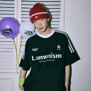 Alternative view of Der Star trägt dasselbe Lemanismus-Sommer-T-Shirt, ein kurzärmeliges Herren-Hip-Hop-Top und ein Sportshirt mit drei Balken