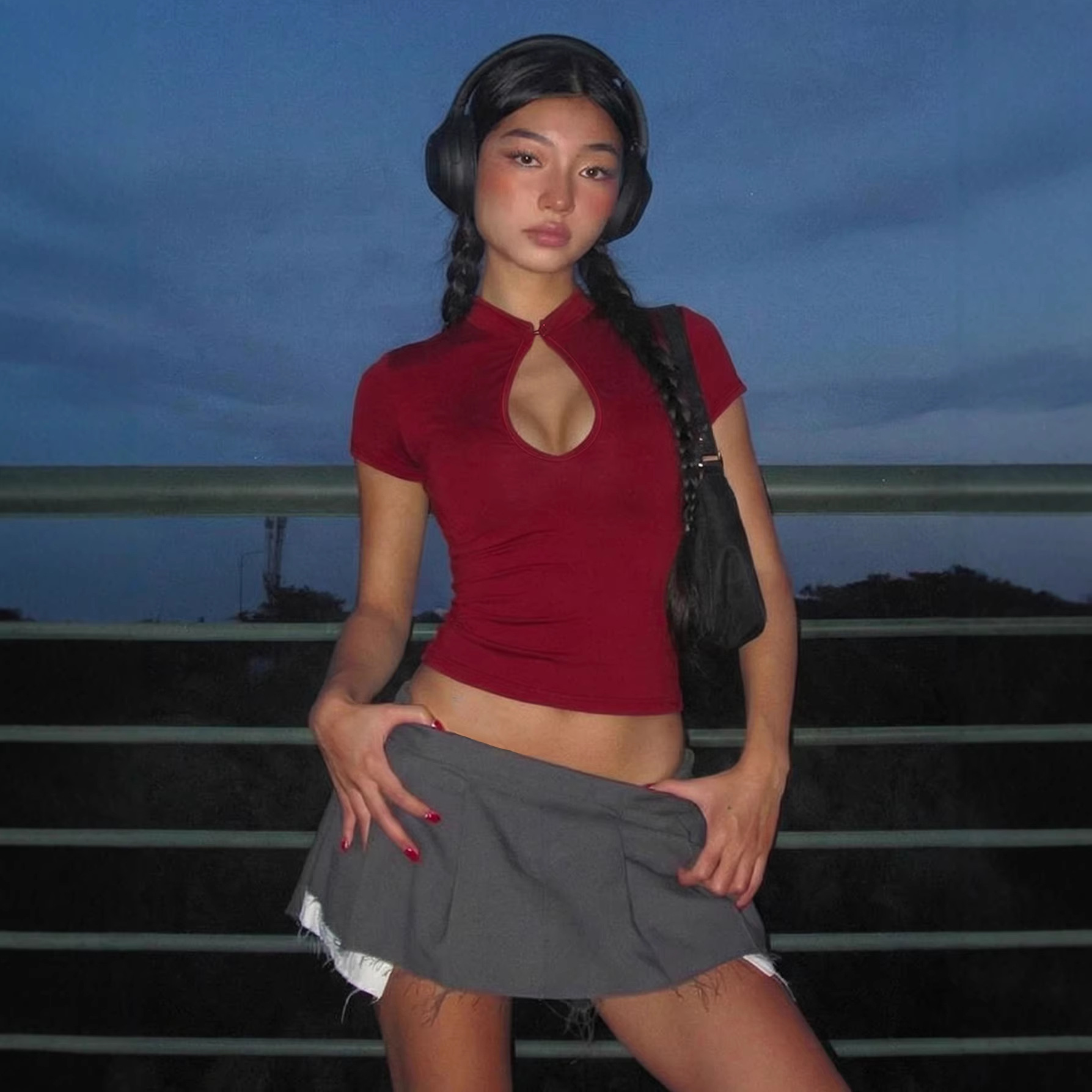 Beliebte Damenbekleidung aus Europa und Amerika 2026 Frühling/Sommer neue modische sexy Brust, hohler Froschknopf einfar