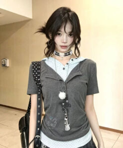 Japanischer Stil, mit Sternen besetztes, kunstiges, zweiteiliges, kurzärmeliges Kapuzen-T-Shirt für Damen im Sommer mit Y2k leichtem asiatischem Stil Slim Fit und Schultertop