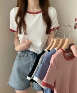 Farbgeblocktes Kurzarm-T-Shirt mit Crew-Neck für Frauen, neues Sommer-Base-Shirt 2025, koreanischer Stil, schlanker kurzer Studententop, trendiger Stil
