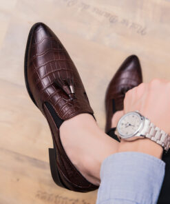 Pointed leather shoes for men