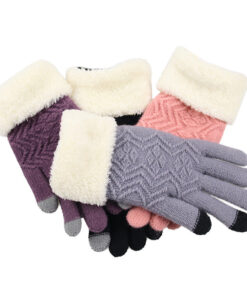 Winter knitted gloves