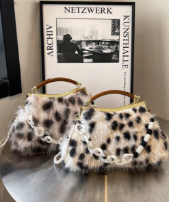 Alternative view of Plush Pearl Shell Handbag With Chain Strap
